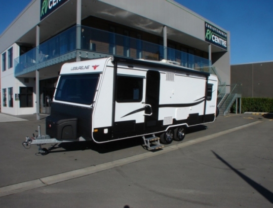 Leisure Line - Platinum - 674 SE - Walk Around Bed