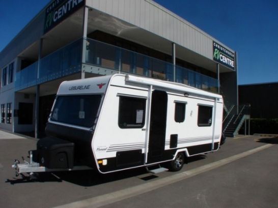Leisure Line - Nomad - 584 SE - Walk Around Bed