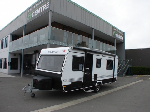 Leisure Line - Nomad - 584 SE - Walk Around Bed