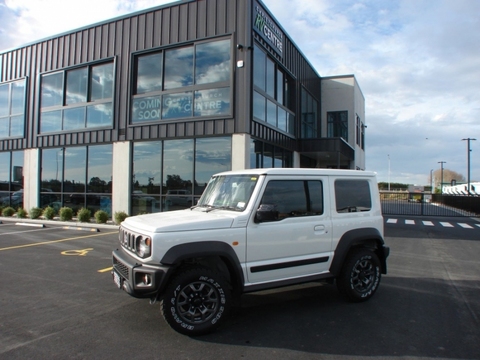 Suzuki Jimny Sierra - 5 speed manual
